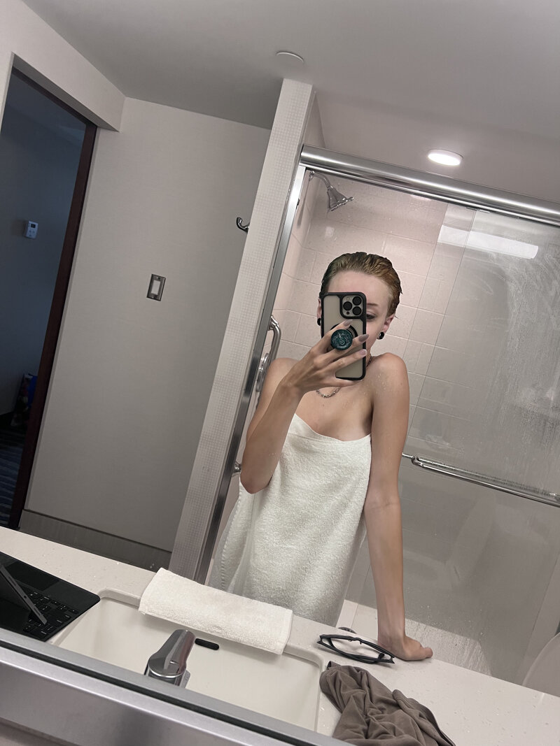 Exciting amateur Bathroom Nails Solo porn Kat (@emokitten_xoxo)
