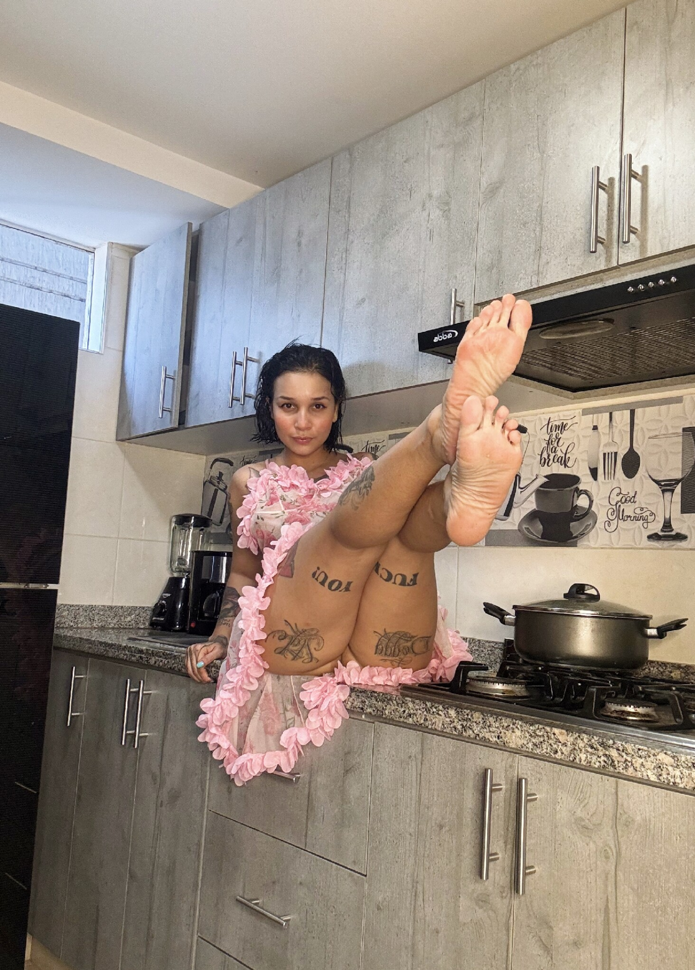 Exciting amateur Ass Cum On Feet Feet porn Louise Mv (@louisemv3)