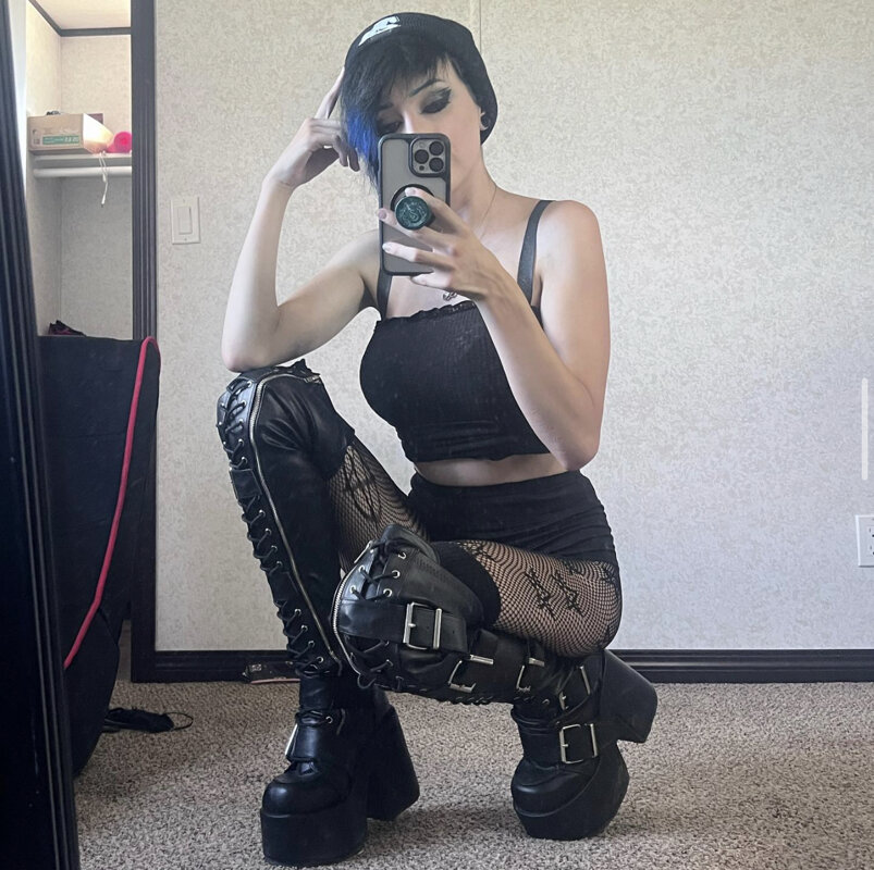 Exciting amateur Amateur Boots Emo Goth porn Kat (@emokitten_xoxo)