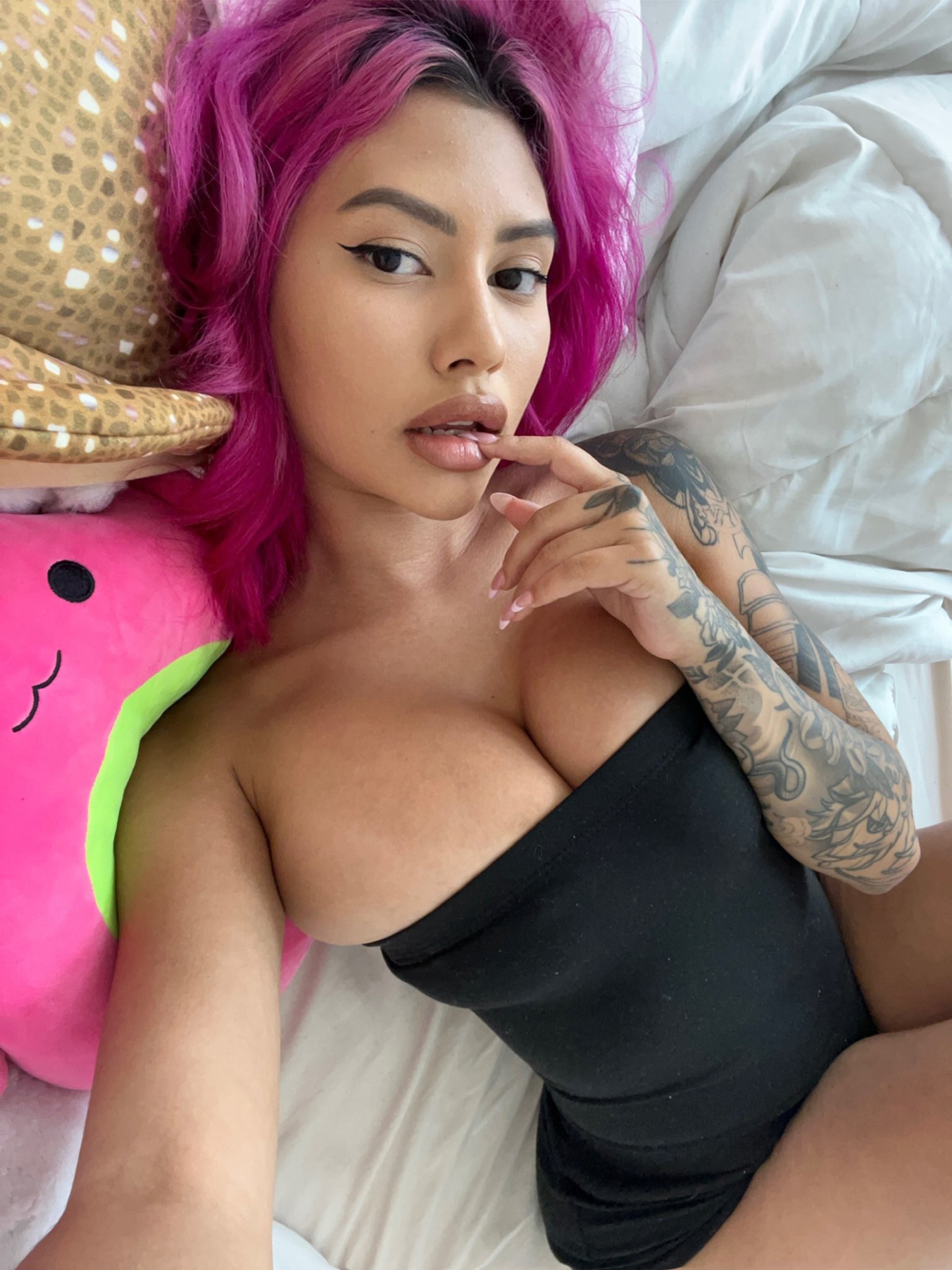 Exciting amateur Big Tits Brown Eyes Bed porn OnlyFans Leak (@onlyfans-leak)
