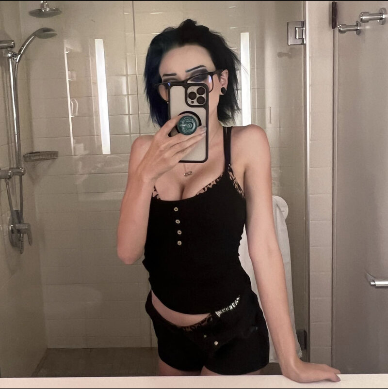 Exciting amateur Brunette Emo Petite porn Kat (@emokitten_xoxo)