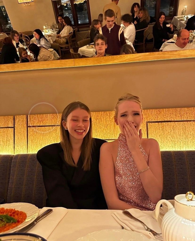 Exciting amateur Friends Girls Laughing NSFW porn HotiFy (@hotify)