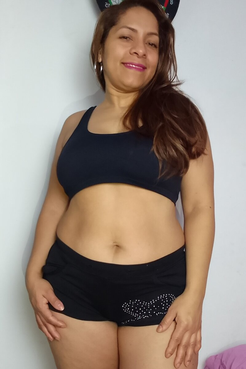 Exciting amateur Latina MILF NSFW porn Sussy Mommy (@sussylovelace)
