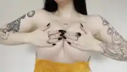 clapping-boobs