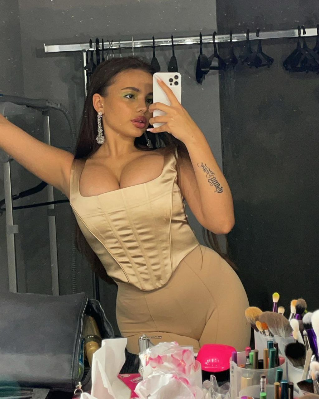 Exciting amateur Brunette Busty Body porn HotiFy (@hotify)