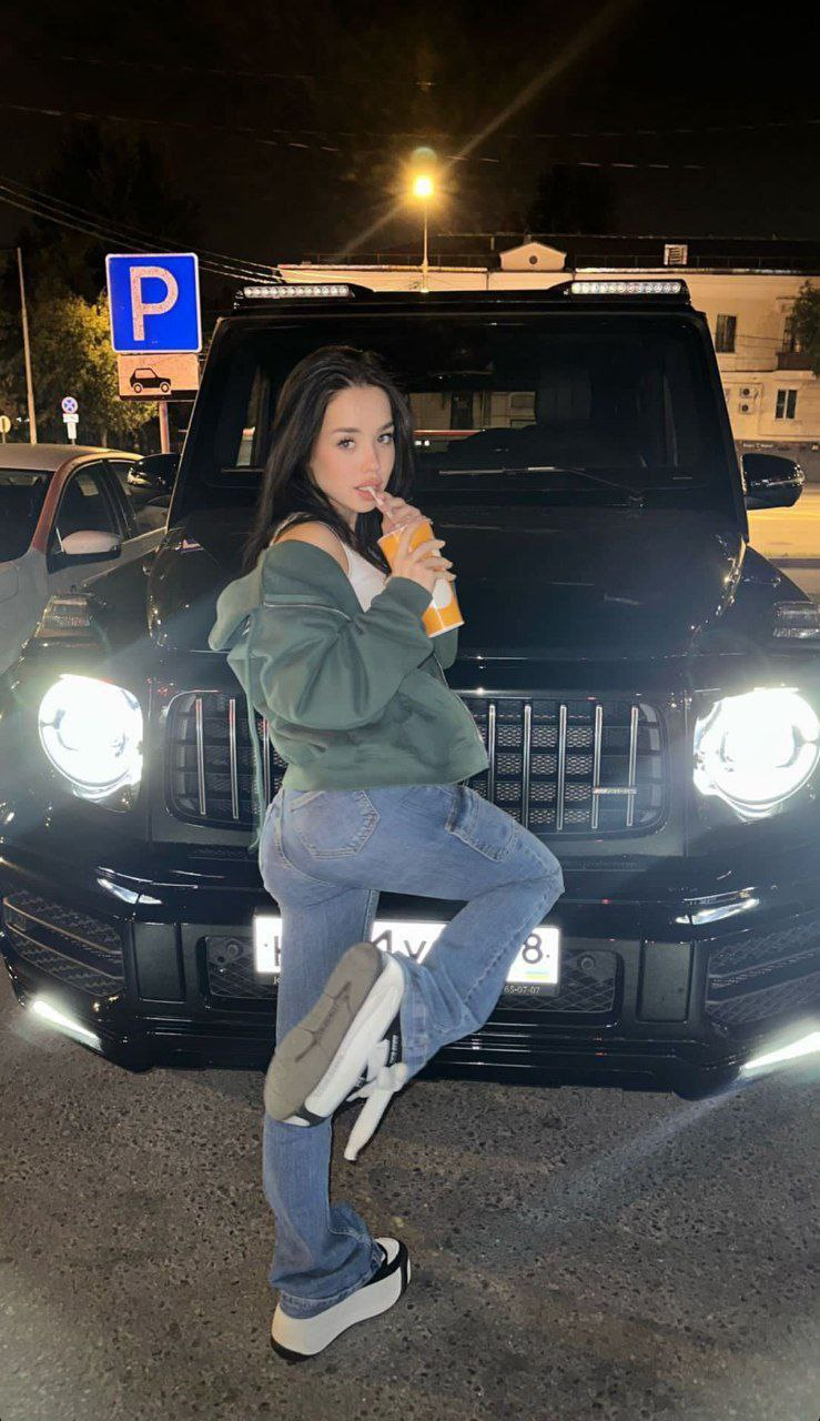 Exciting amateur Brunette Babe Car porn HotiFy (@hotify)