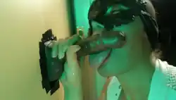 gloryhole-blowjob