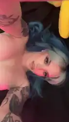 girls-with-neon-hair