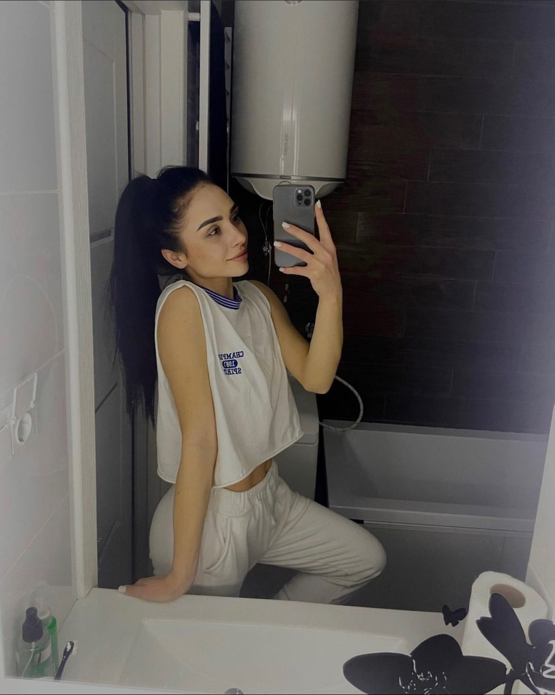 Exciting amateur Bathroom Bathtub Long Hair Mirror porn HotiFy (@hotify)