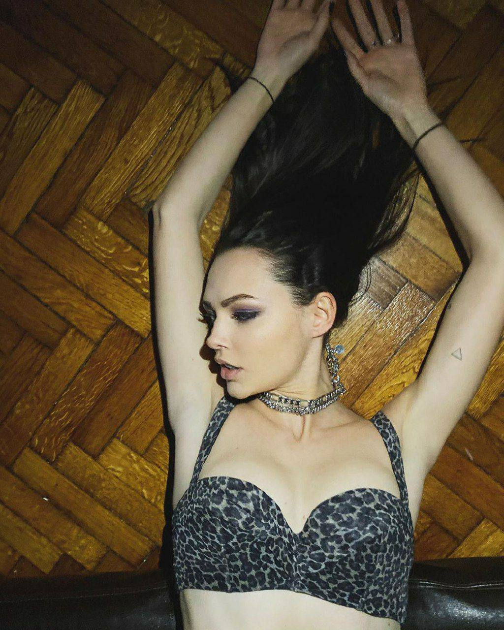 Exciting amateur Armpits Brunette Body Choker porn HotiFy (@hotify)