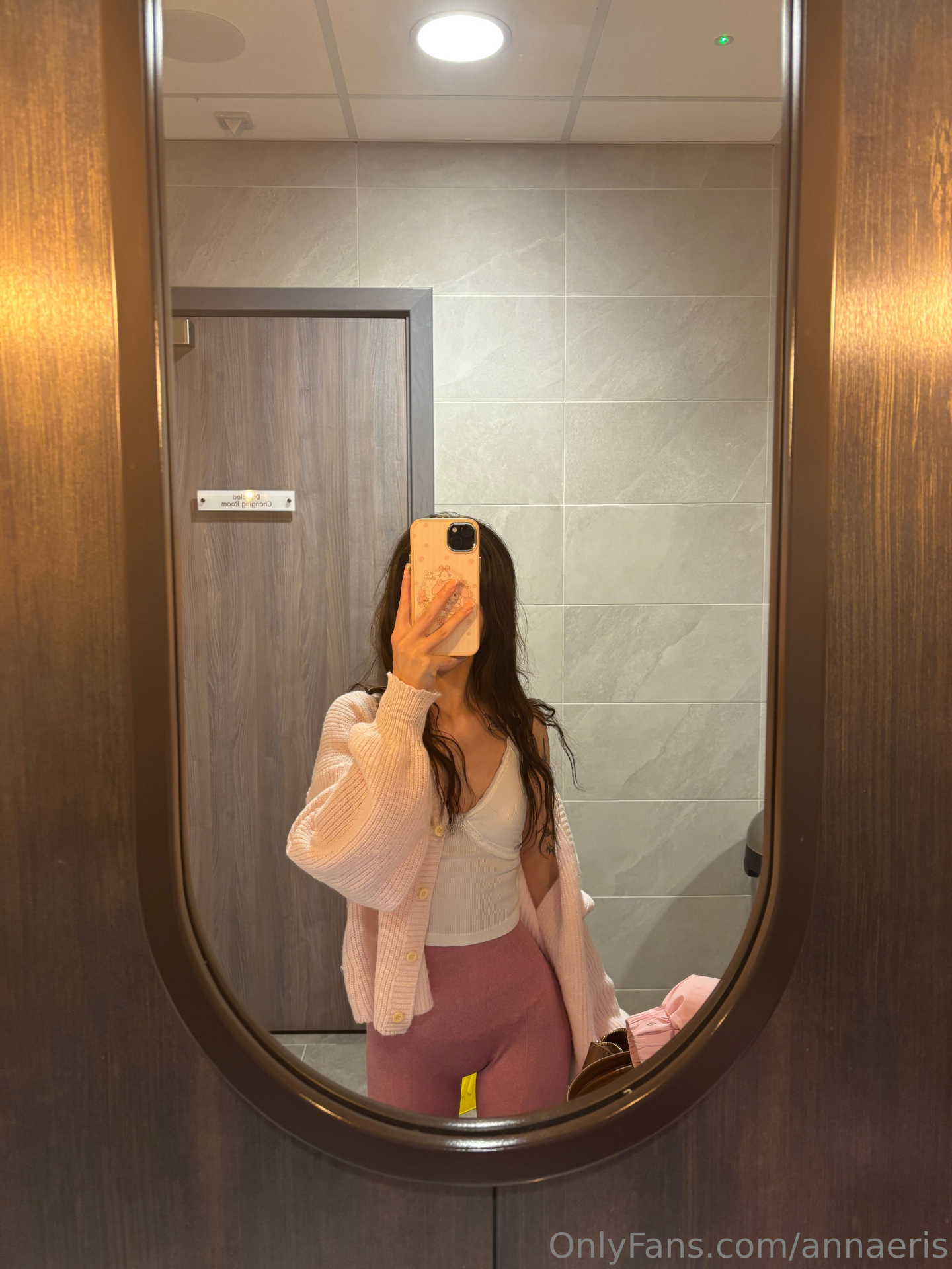 Exciting amateur Bathroom Lips Makeup porn OnlyFans Leak (@onlyfans-leak)