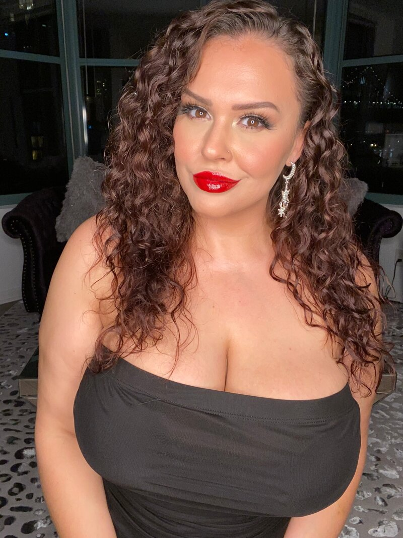 Exciting amateur Big Tits Brunette Camgirl porn Gia Blaze 🚀✨ (@giablaze)