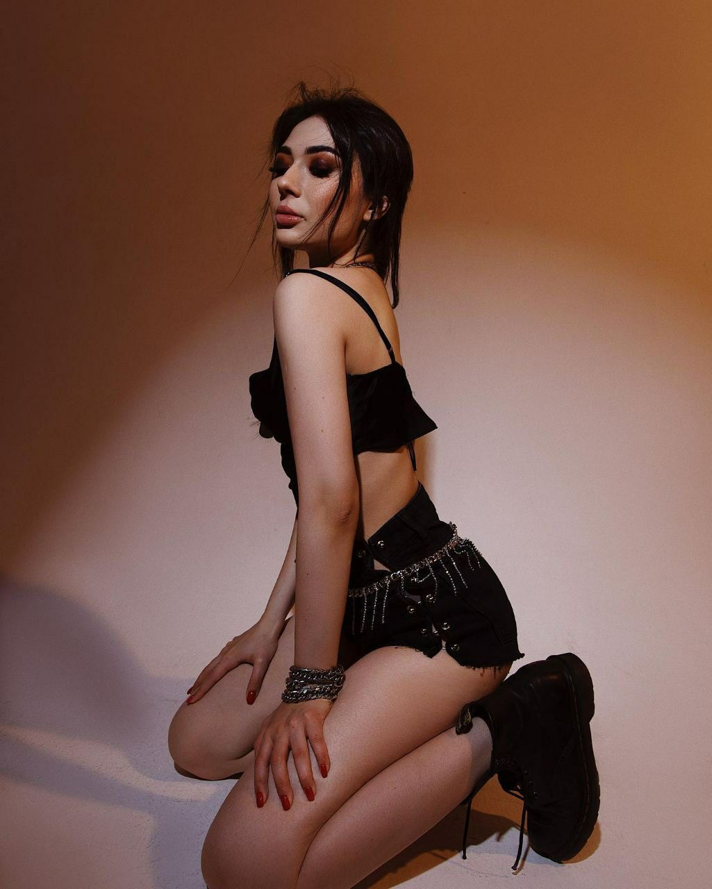 Exciting amateur Brunette Boots Braless porn HotiFy (@hotify)