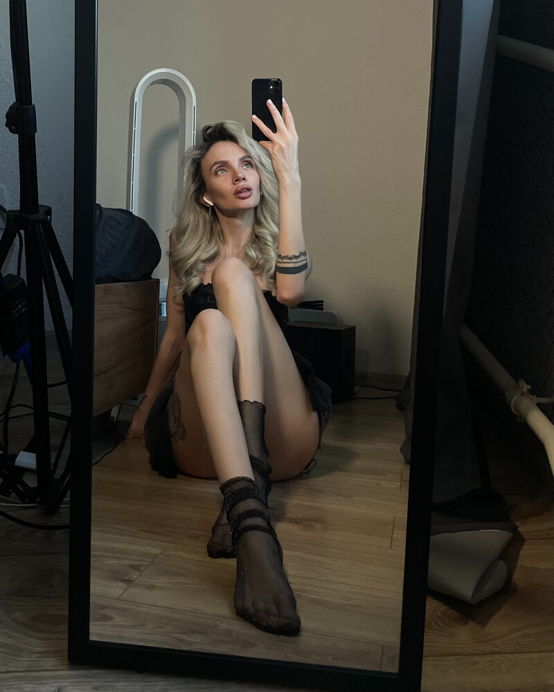 Exciting amateur Blonde Nylon Skinny Socks porn Elissa Horn (@elissahorn)